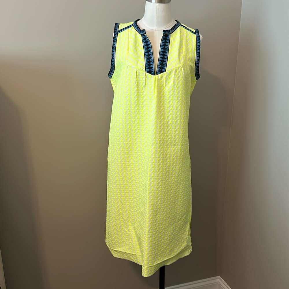 Jcrew sleeveless dress , size 00, bright yellow with creme background
